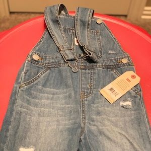 Levi Short overalls - Brand new 4T